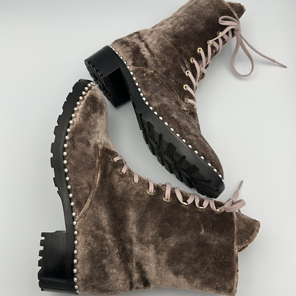 Stuart Weitzman Taupe Velvet Allie Pearl Combat Bootie in Desert Rose Sz9 - Picture 12 of 12